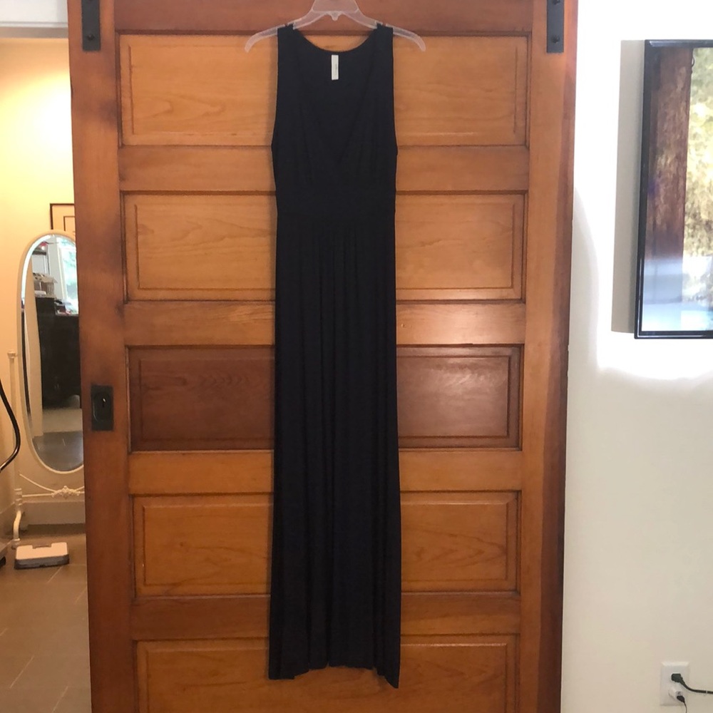 Navy blue v-neck maxi dress